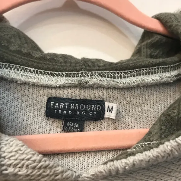 Woman’s Boho Earth Bound green sweatshirt Medium - Image 4