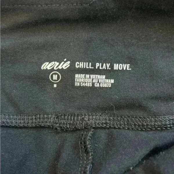 Aerie black high rise leggings in size medium - Image 4
