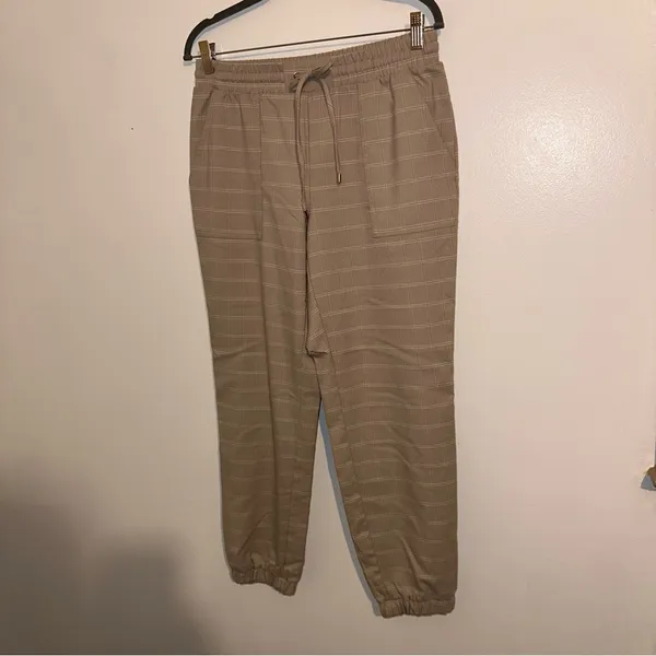 Nine West Tan, Beige, white Plaid Casual women’s Joggers Size Medium - Image 14