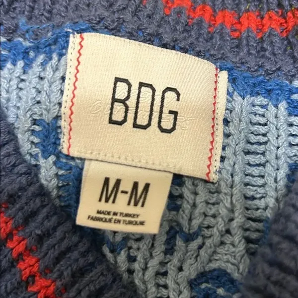 BCBG Blue Crewneck Pullover Style Distressed Sweater(Size. Medium) - Image 8