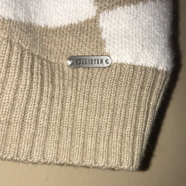 Hollister Women’s Knit Checkered Pattern Print Beige White Cropped Sweater - Image 5
