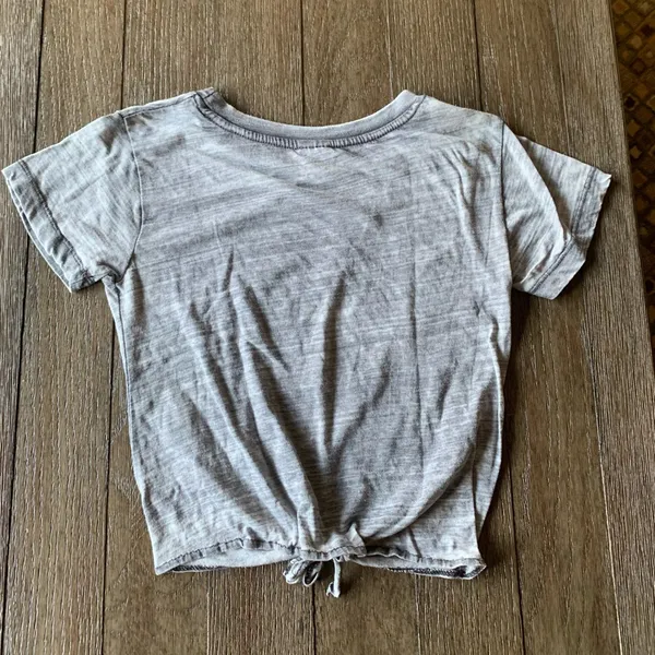 Gray t shirt cropped - Image 5