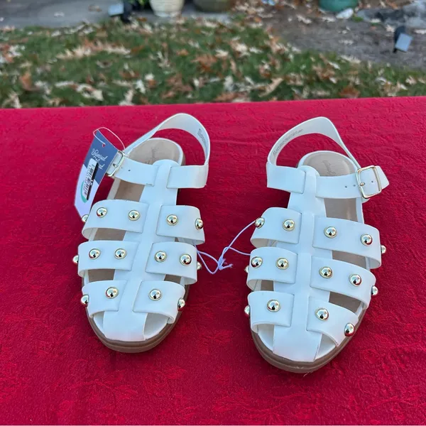 Universal Threads Women's Winnie Studded Fisherman Sandals - Off-White size 8.5 - Image 2