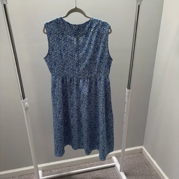 Emery Rose Blue Floral Sleeveless Midi Dress - Image 3