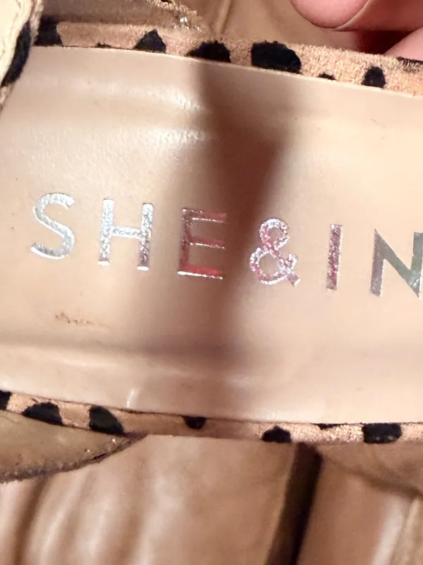 She&in Heels - Image 6