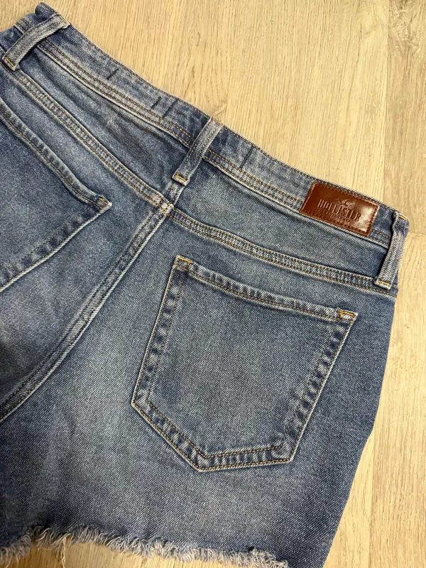 Hollister High-Rise Denim Mom Shorts - Image 4