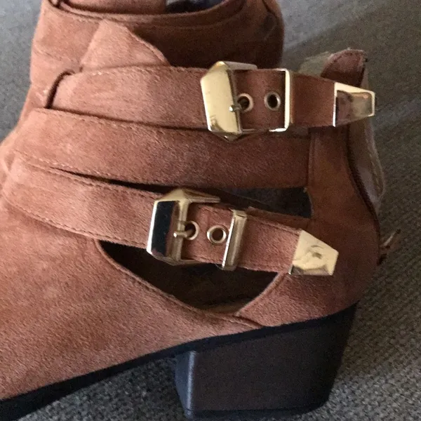 Boots - Image 3