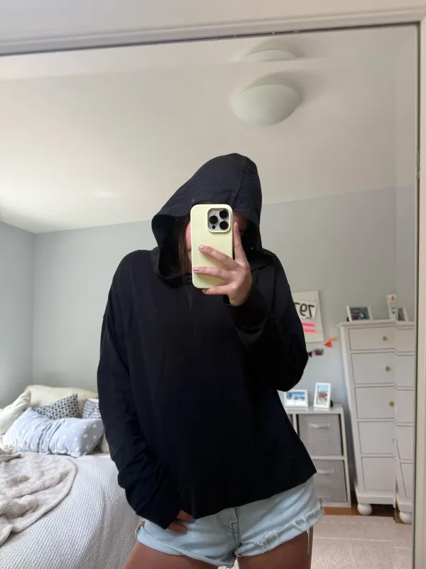 Vineyard Vines Hoodie - Image 3