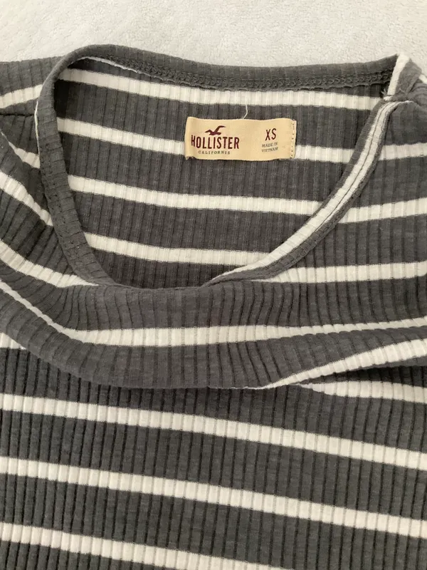Hollister Crop Top Woman’s - Image 2