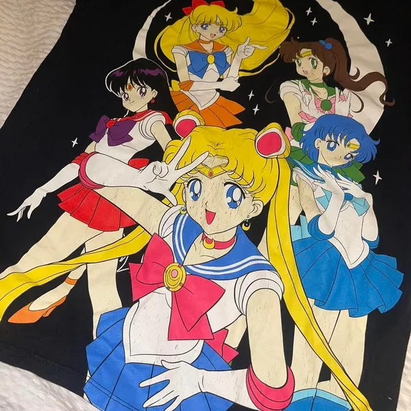 Sailor Moon Graphic T-shirt - Size Medium - Image 4