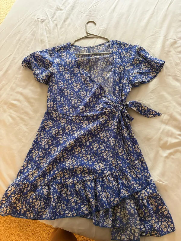 Amazon Women’s Blue Floral Dress - Image 3