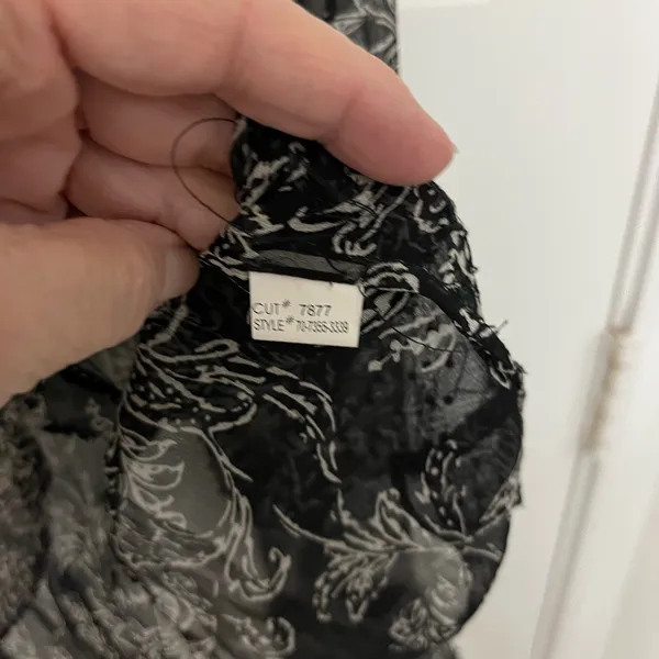 ECI New York Silk Black and White Sheer Floral Blouse Size L Vintage - Image 7