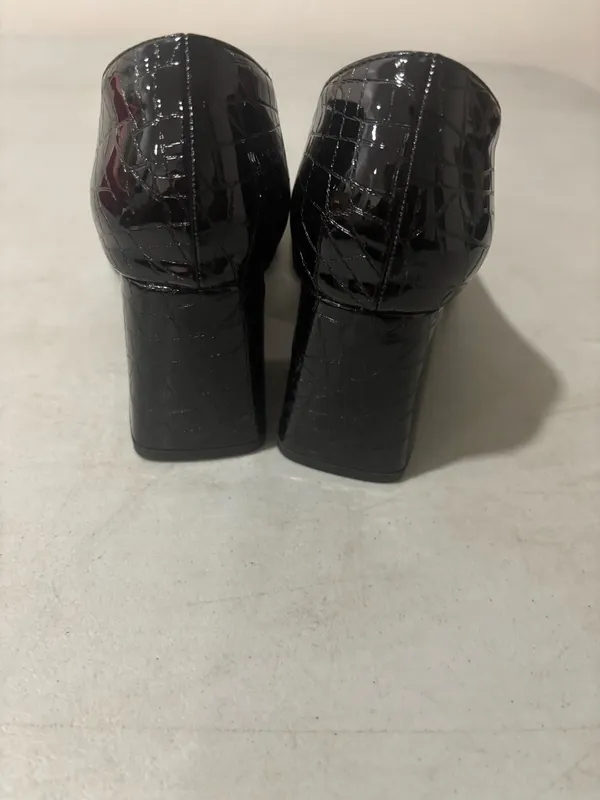 🖤 Classic Black Patent Heels – Croc Texture Size 36 - Image 2