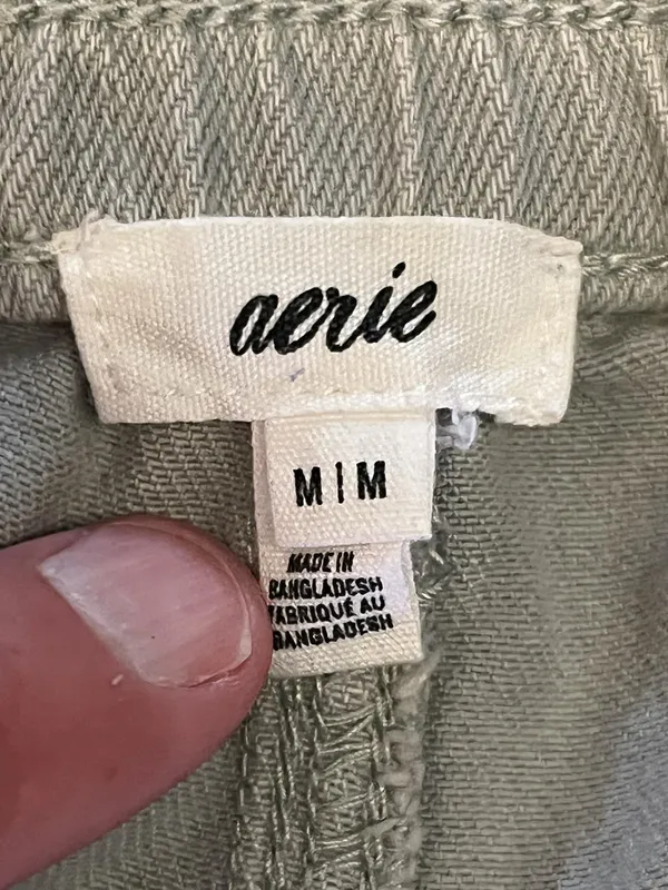 Aerie Denim Shorts Womens Medium Gray Distressed Cutoff Raw Frayed Hem Casual - Image 4