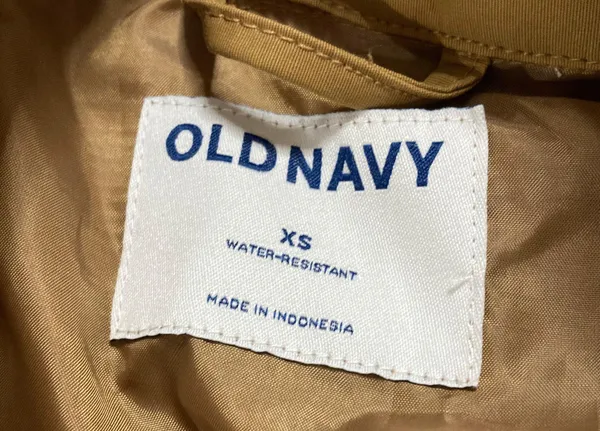 Old Navy NWT Water-Resistant Tie-Belt Trench Coat - Image 9