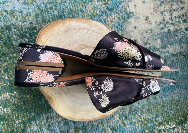 Franco Sarto women’s Frisco black floral slide sandal, size 7.5M - Image 7