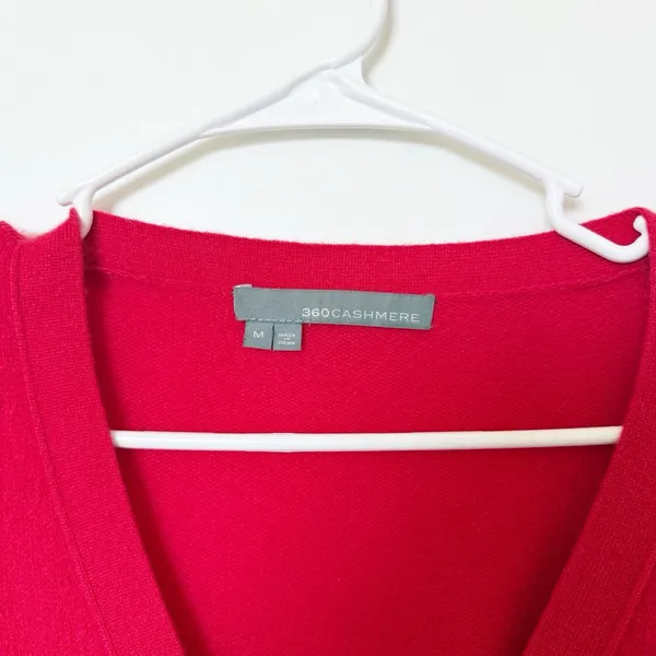 360 Cashmere Cardigan Sweater Medium Quiet Luxury Soft Capsule Holiday Red - Image 3