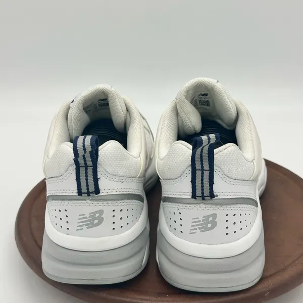 Size 10 Women’s - New Balance 623v3 White Grey W - Image 4