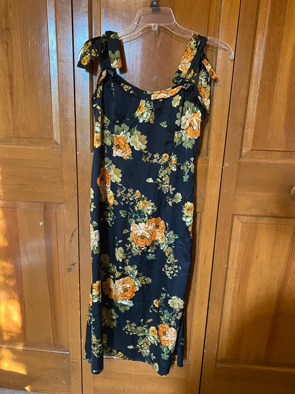 Cider Black Floral Corset Mermaid Midi Dress - Image 3