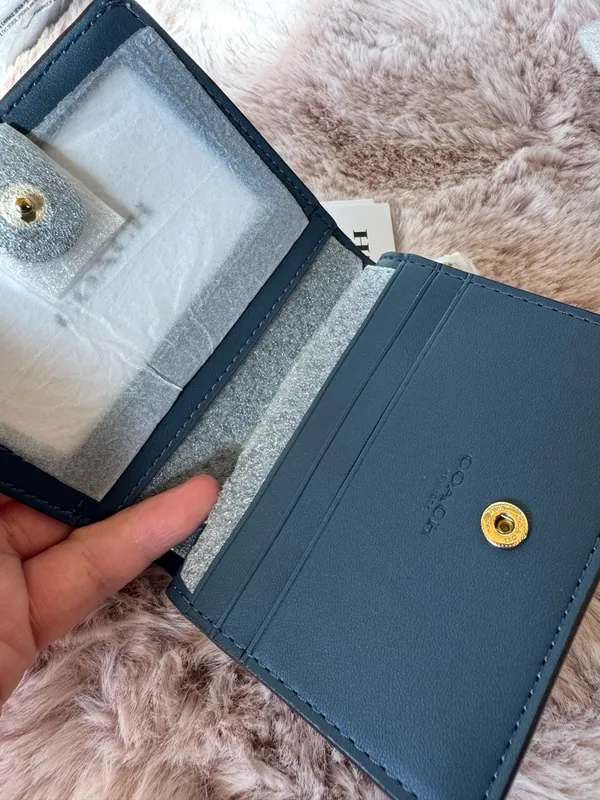 NWT Coach Snap Wallet In Loved Denim With Charm CEC35 denim/Gold/Light Indigo - Image 4