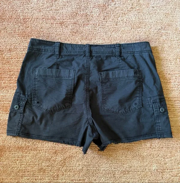 American Eagle Size 8 Black Stretch Cargo Utility Shorts Raw Hem - Image 8