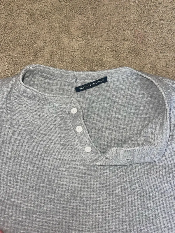 Brandy Melville Long Sleeve Cropped Top - Image 2