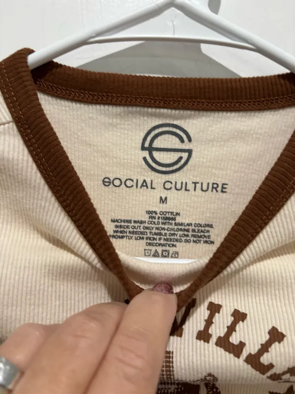 Social Culture Nashville Beige and Brown Graphic Tee, Juniors M - Image 3
