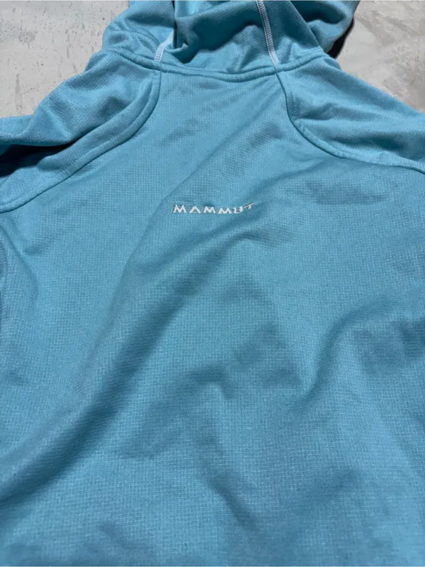 Mammut Women's blue Hooded Full-Zip sweatshirt medium - Image 11