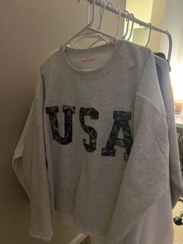 USA Stitched Crewneck Gray Size M - Image 2