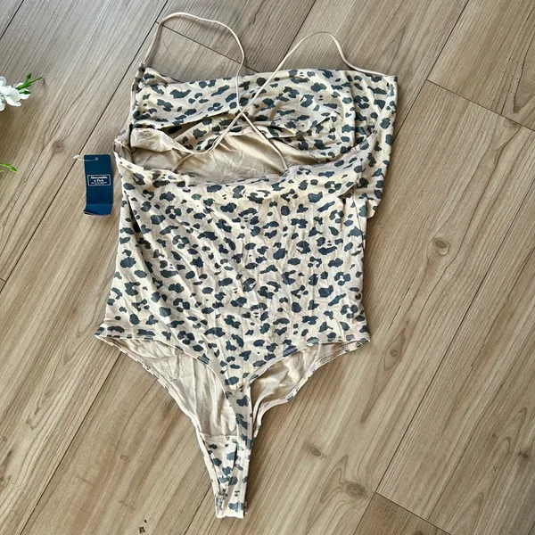 Abercrombie NWT Leopard Bodysuit - Image 5
