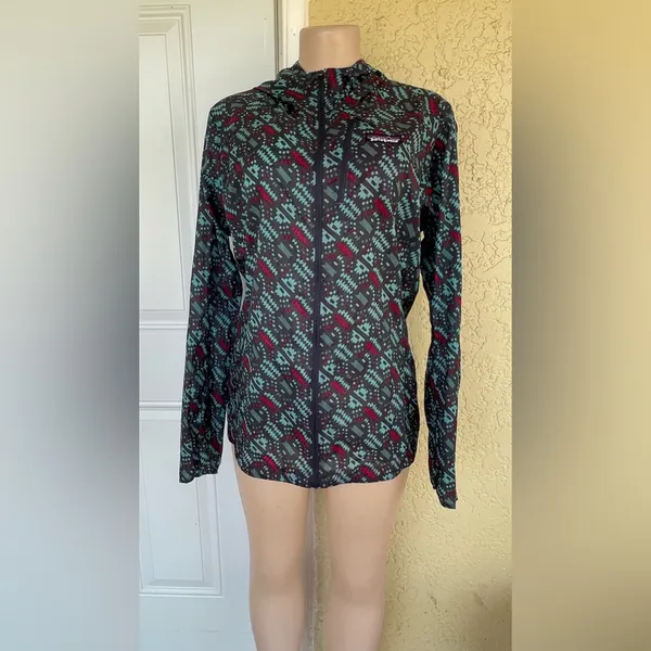Patagonia Women's Blue and Red Patterned Ski Jacket - Image 2