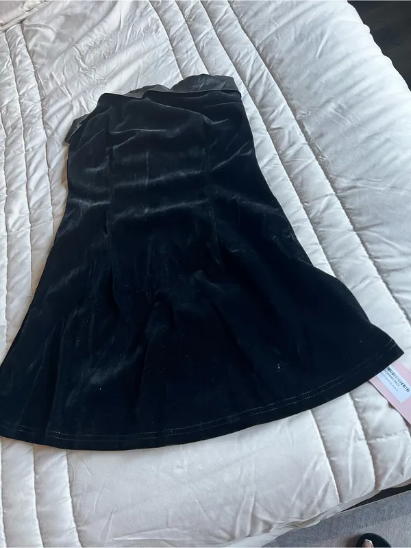 Micas Strapless Black Velvet Mini Dress - Image 4
