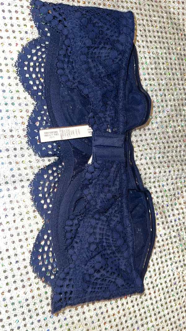 Victoria's Secret Bralette Lace NWT lg - Image 2