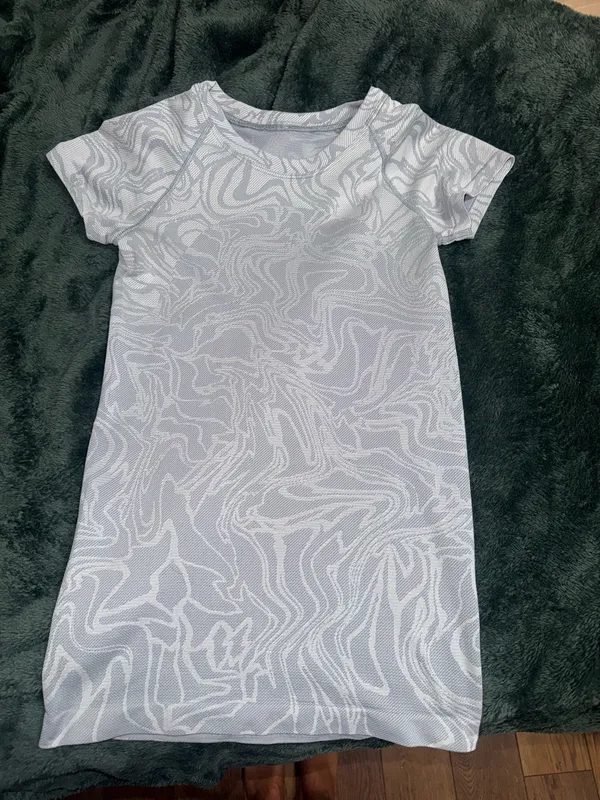 Lululemon Marble Mix Rhino Grey / White Swiftly Tech Short Sleeve Size 4 - Image 4