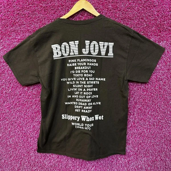 Bon Jovi Slippery When Wet World Tour Tshirt size Medium - Image 3
