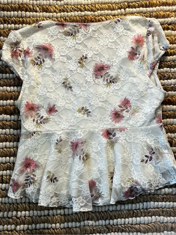 White Lace Floral Print Baby Doll style Flowy Top - Image 4