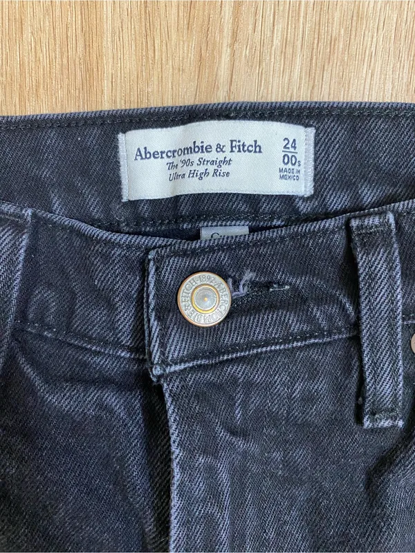 Abercrombie & Fitch Women's Black Straight-Leg Jeans - Image 3