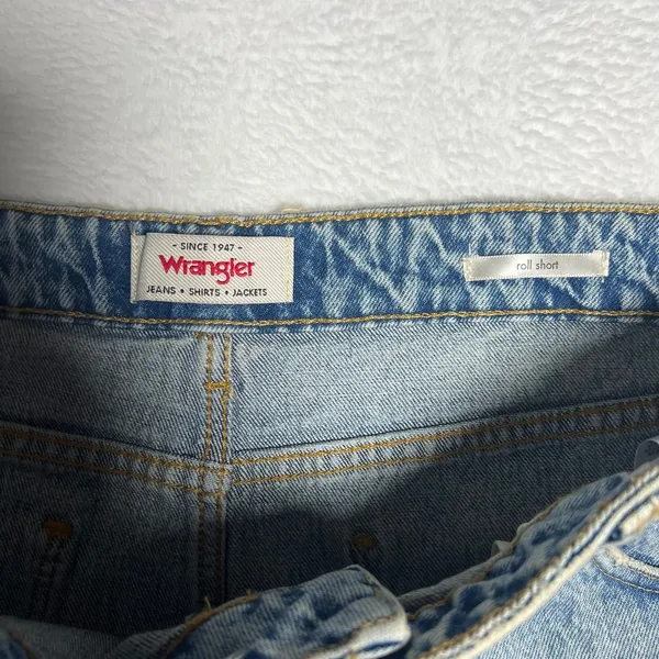 Wrangler Womens Size 16 Blue Distressed Denim Roll Shorts Raw Hem - Image 3