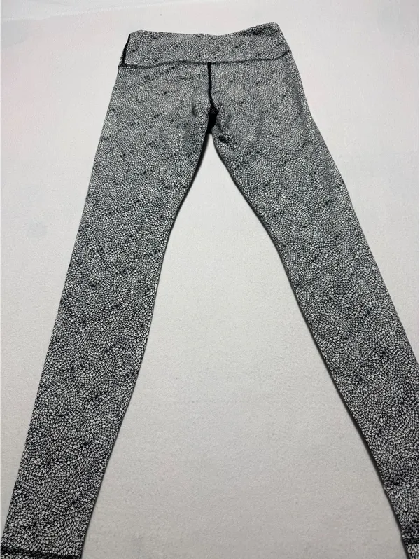 Lululemon Women's Size 4 Black and White Floral Leggings - Image 2