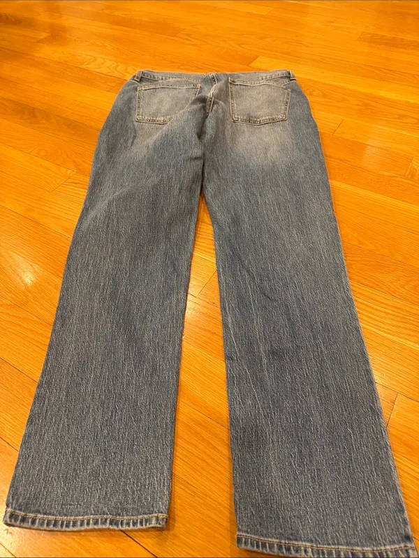 Old navy mid-rise wow boyfriend jeans size 12 . - Image 8