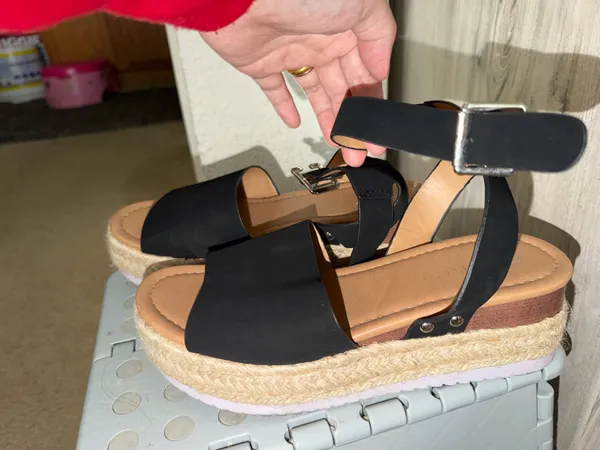 Women’s black platform sandals Size 7 - Image 3