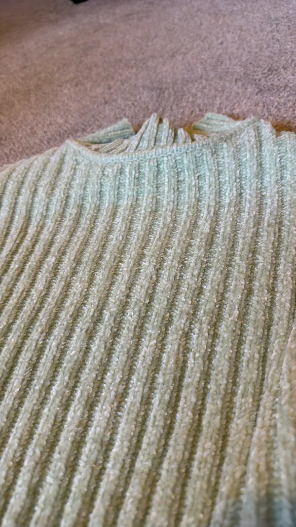 H&M Green Cropped Sweater - Image 2