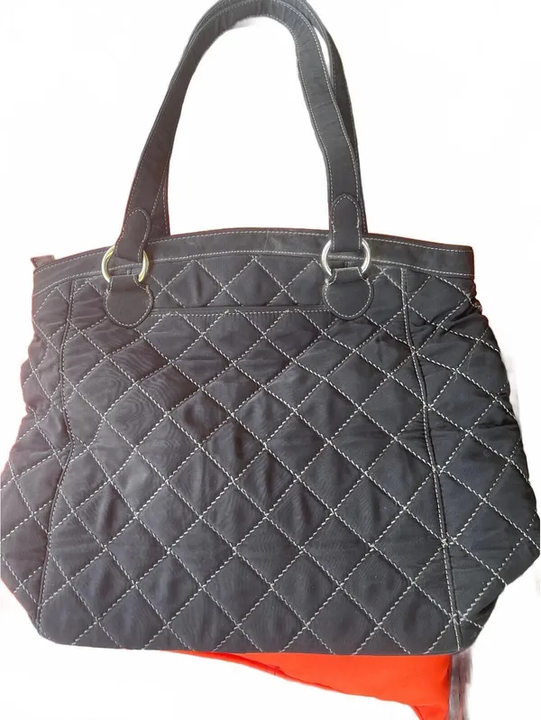 Vera Bradley tremendous tote quilted black w external pockets & drawstring nwot - Image 2