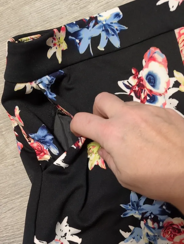 Express Floral Shorts Size 6 - Image 2