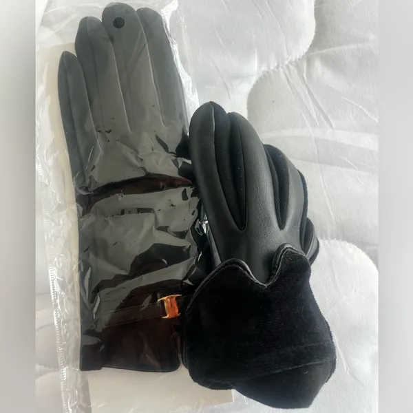 Black Leather Gloves with Gold Accent - Image 3