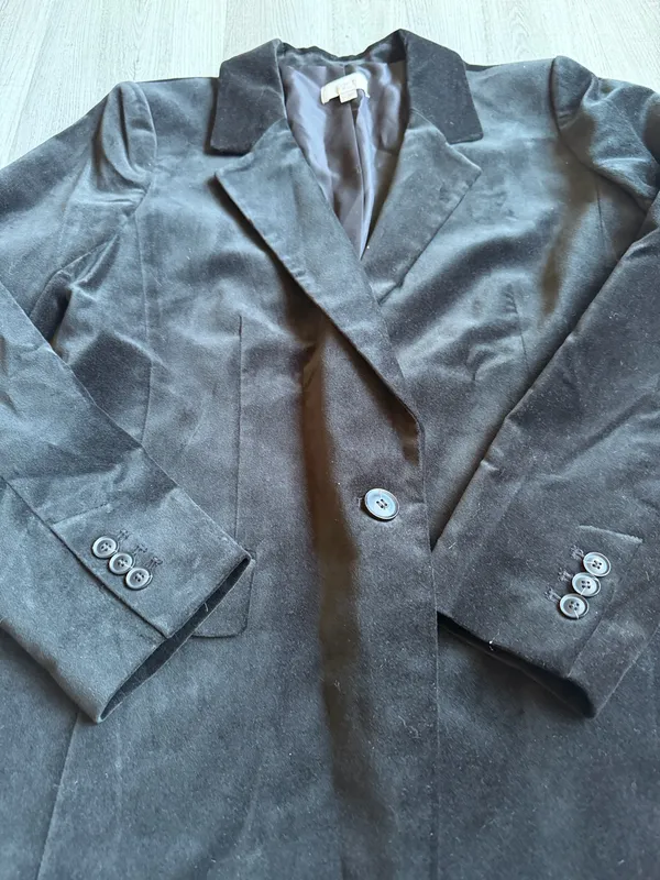LOFT Petites Black Velvet Blazer, Size 8P — Elegant - Image 2