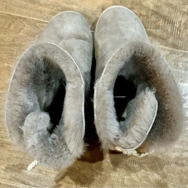 UGG Women’s Mini Bailey Bow II Boots Grey Size 8 EUC - Image 5