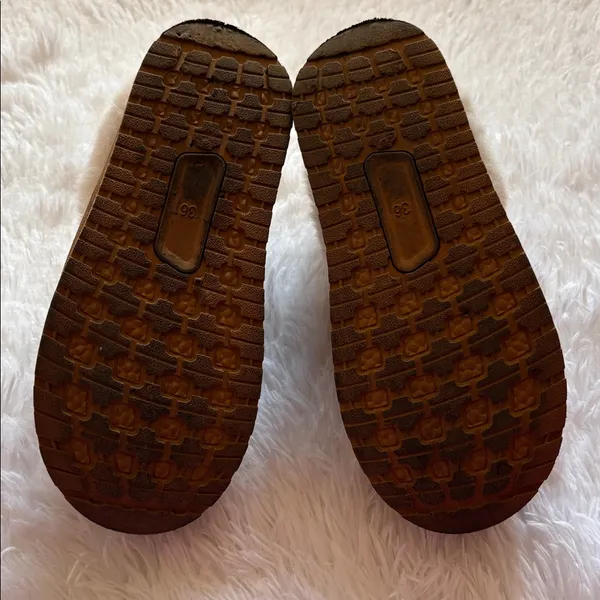 SHEIN Cozy Tan Fur-Lined Slippers - Image 4