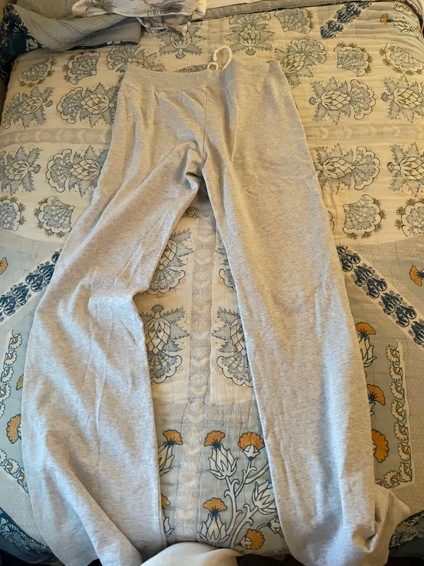 Brandy Melville Grey Sweatpants - Image 4