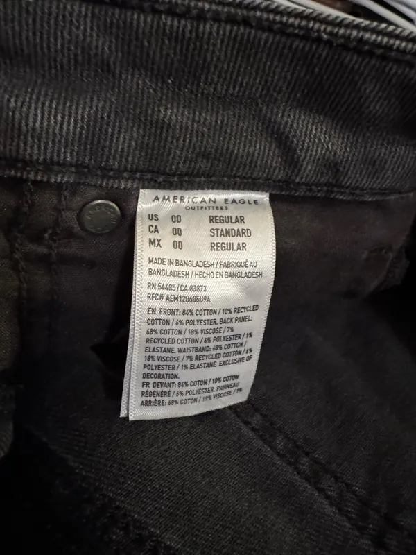 American Eagle Jeans Black Ripped Mom Straight - Image 3